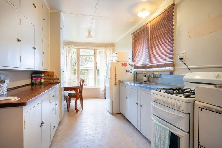 Photo of property in 12 Montrose Place, Takaro, Palmerston North, 4412