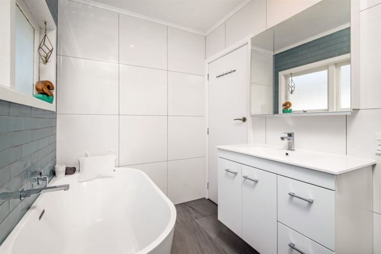 Photo of property in 1/30 Selwyn Crescent, Forrest Hill, Auckland, 0620