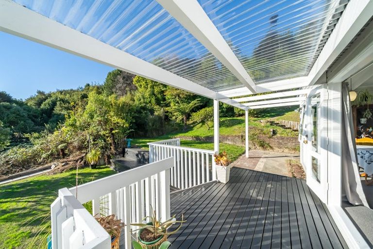 Photo of property in 92 Paekakariki Hill Road, Pauatahanui, Porirua, 5381