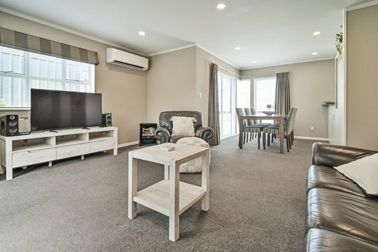 Photo of property in 1/217 Mcleod Street, Camberley, Hastings, 4120