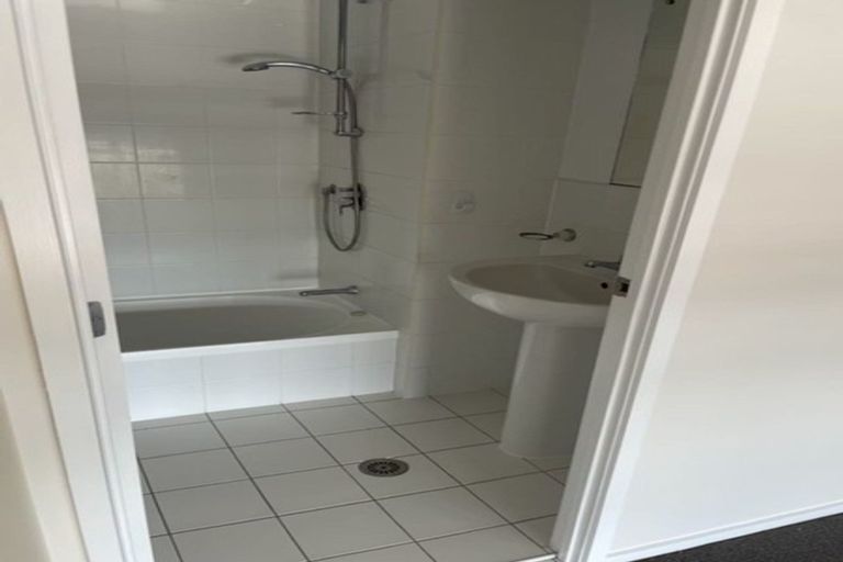 Photo of property in The Rennaissance, 5j/18 Ronwood Avenue, Manukau, Auckland, 2104