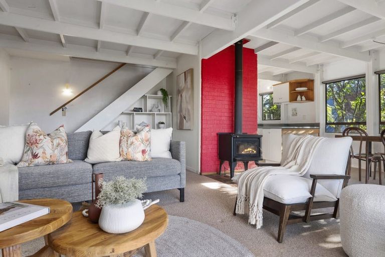 Photo of property in 3 Ridge Road, Lake Okareka, Rotorua, 3076