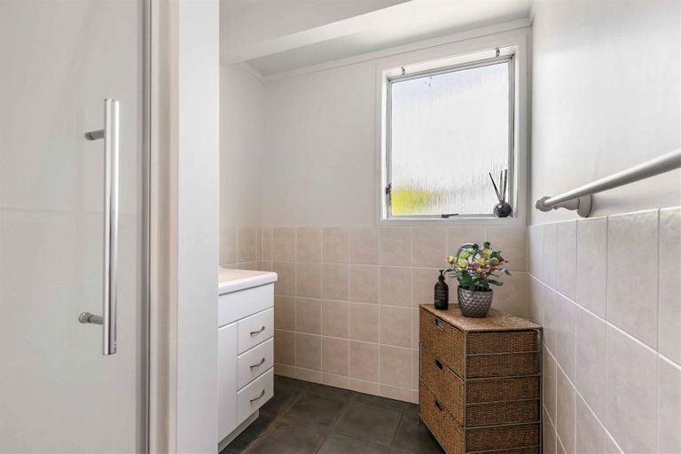 Photo of property in 6 Glastron Place, Bayview, Auckland, 0629