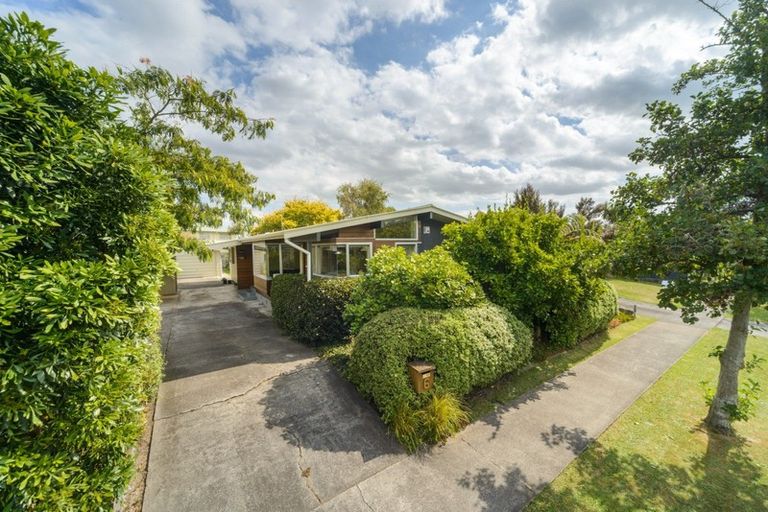 Photo of property in 6 Dunk Place, Milson, Palmerston North, 4414