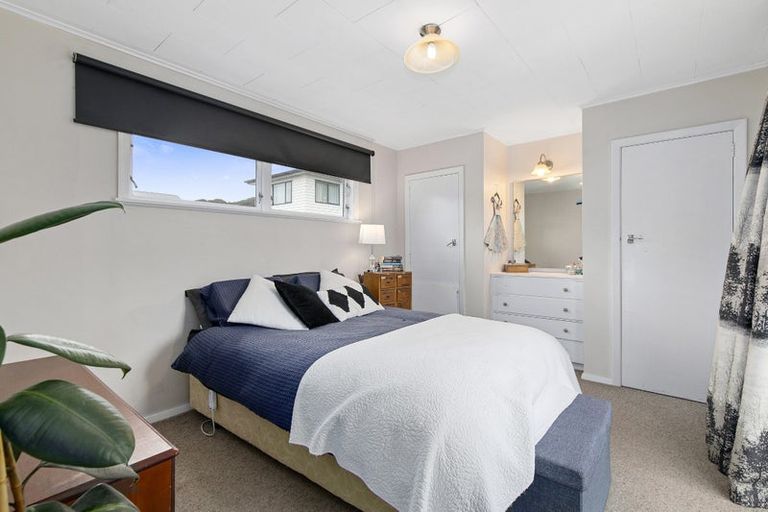 Photo of property in 185 Wainuiomata Road, Wainuiomata, Lower Hutt, 5014