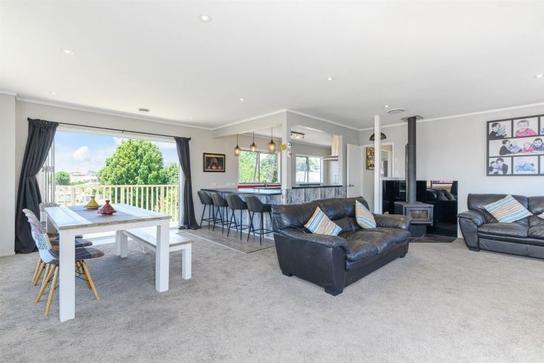 Photo of property in 112 Lincoln Park Avenue, Massey, Auckland, 0614