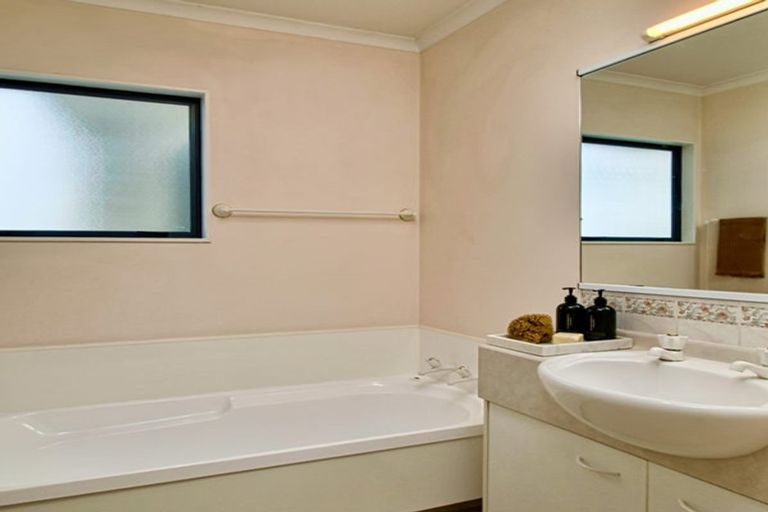 Photo of property in 304 Southampton Street West, Hastings, 4122