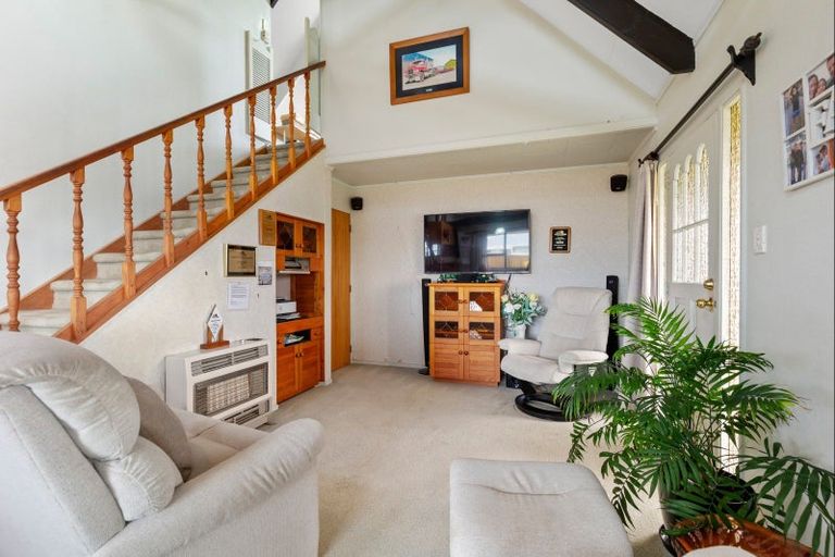 Photo of property in 14 Rimu Street, Levin, 5510