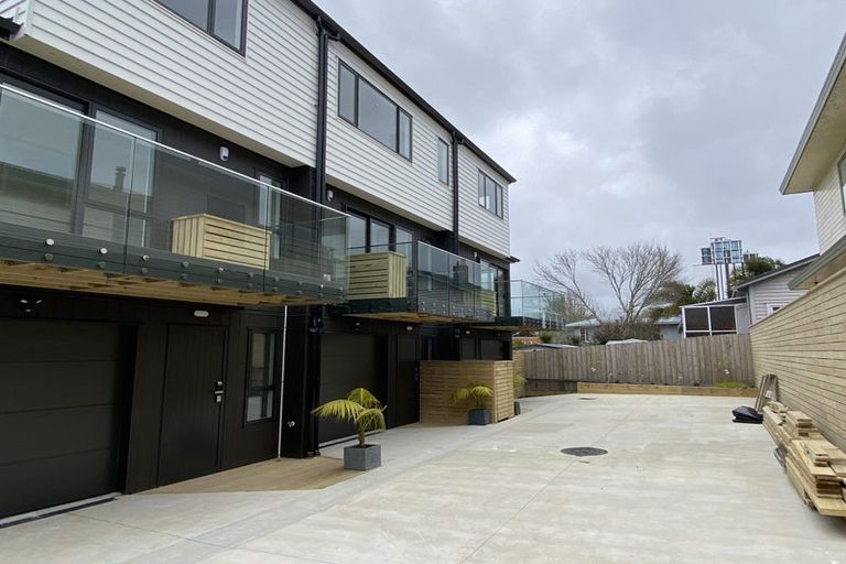 Photo of property in 17b Buscomb Avenue, Henderson, Auckland, 0610