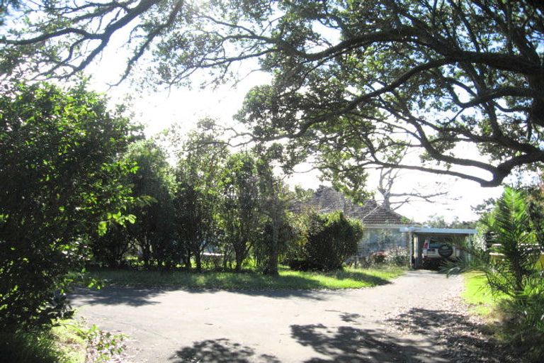 Photo of property in 229 Bleakhouse Road, Mellons Bay, Auckland, 2014