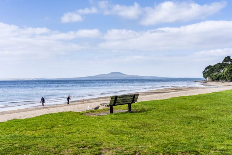 Photo of property in 10b Matipo Road, Mairangi Bay, Auckland, 0630