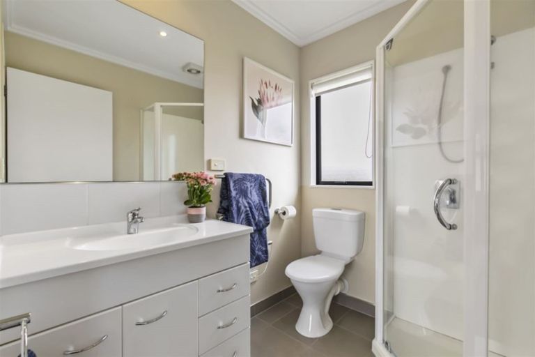 Photo of property in 14a Toru Street, Te Atatu Peninsula, Auckland, 0610