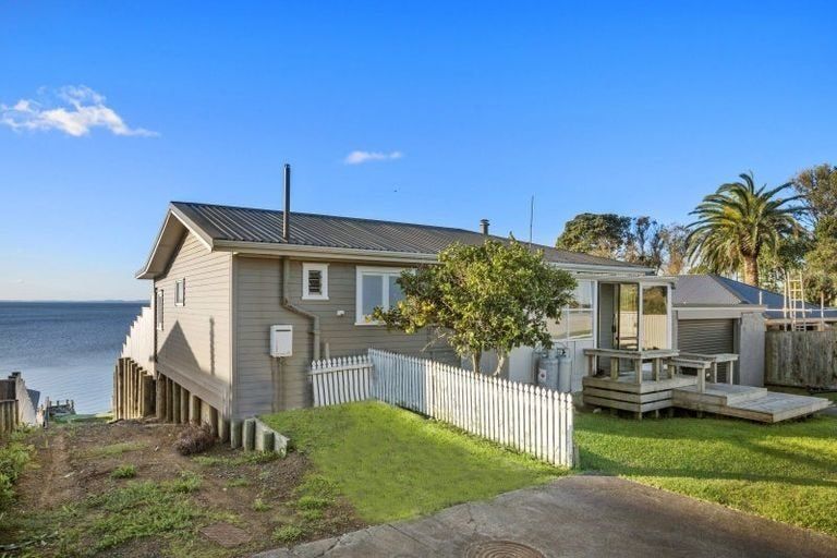 Photo of property in 32b Crispe Road, Clarks Beach, 2122