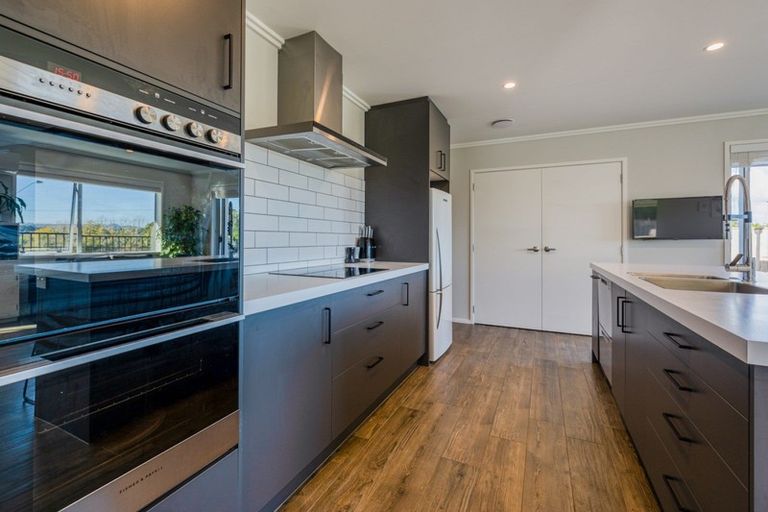 Photo of property in 10 Grenache Way, Kumeu, 0810