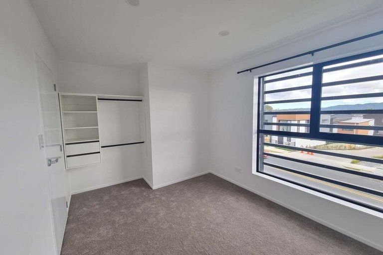 Photo of property in 1/233 Great North Road, Henderson, Auckland, 0612