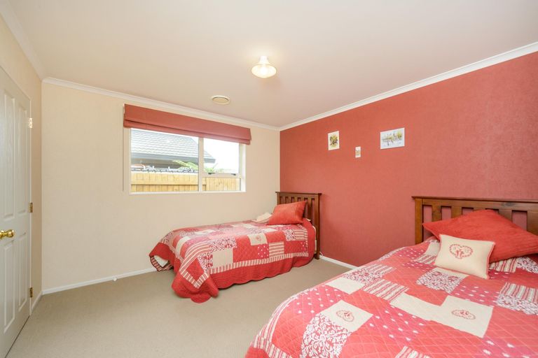 Photo of property in 37 Liberty Grove, Kelvin Grove, Palmerston North, 4414