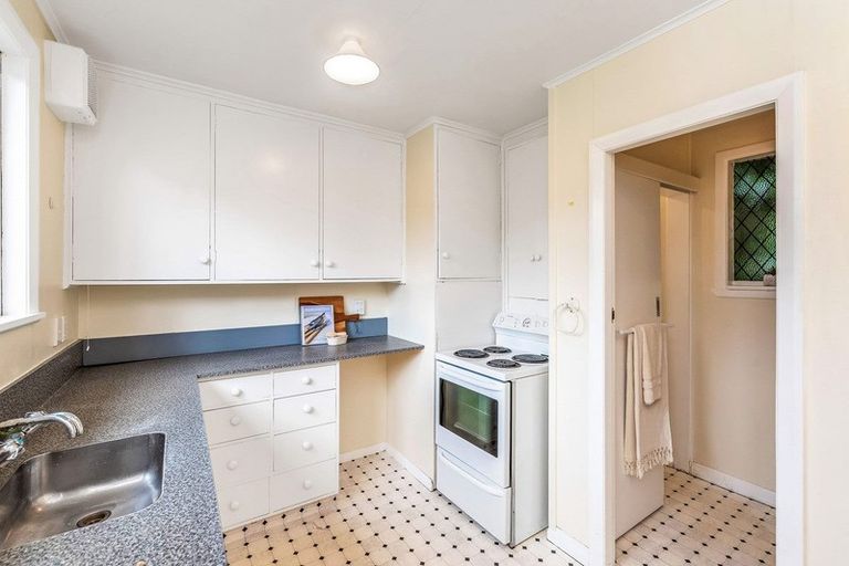 Photo of property in 6a Wharemauku Road, Raumati Beach, Paraparaumu, 5032