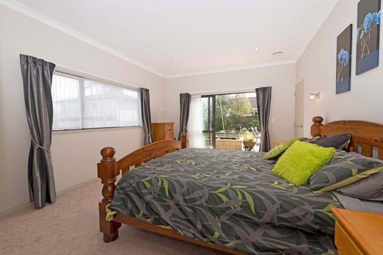 Photo of property in 65d View Road, Henderson, Auckland, 0612