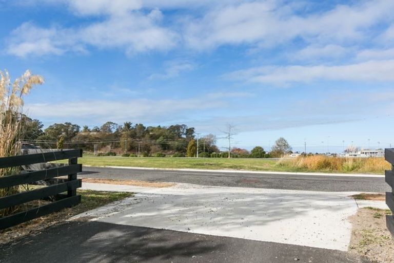Photo of property in 63 Oak Road, Poraiti, Napier, 4112