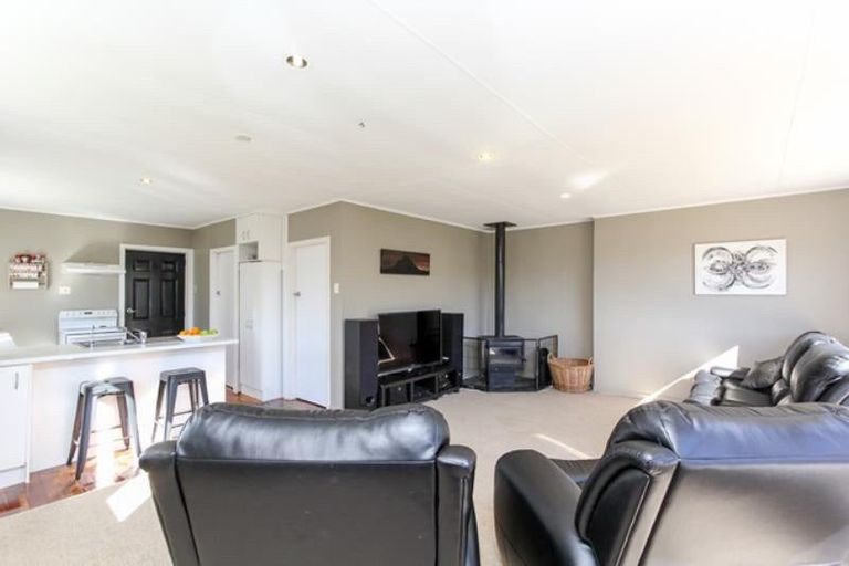Photo of property in 15 York Crescent, Westown, New Plymouth, 4310