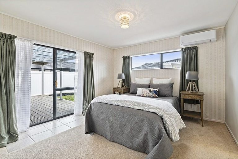 Photo of property in 15a Edward Avenue, Orewa, 0931