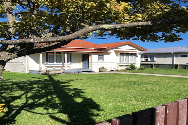 Photo of property in 75 De Lautour Road, Inner Kaiti, Gisborne, 4010