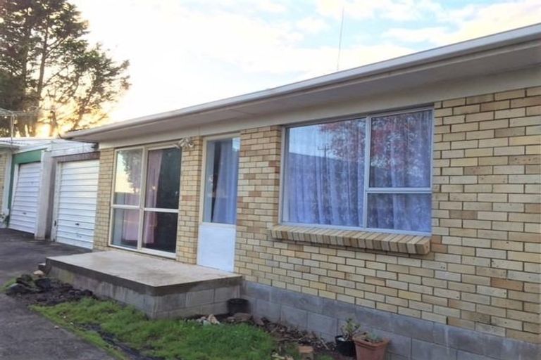 Photo of property in 2/4046 Great North Road, Glen Eden, Auckland, 0602