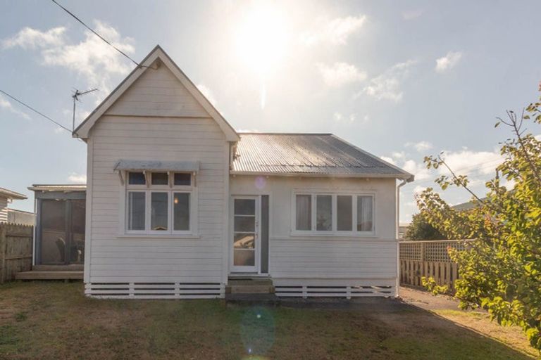 Photo of property in 35 Beach Street, Fitzroy, New Plymouth, 4312