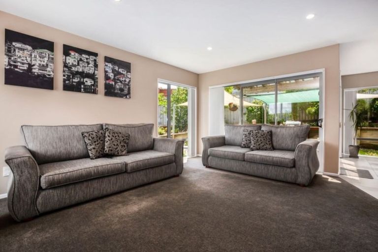 Photo of property in 6 Sumner Terrace, Aotea, Porirua, 5024