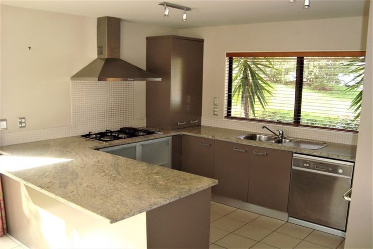 Photo of property in 23 Kittiwake Drive, Schnapper Rock, Auckland, 0632