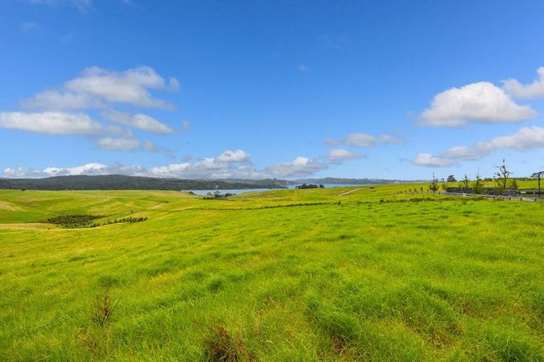 Photo of property in 205 Vaughans Road, Okura, Auckland, 0792