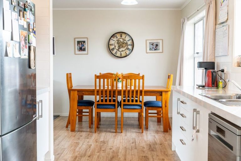 Photo of property in 15 Poaka Avenue, Dinsdale, Hamilton, 3204