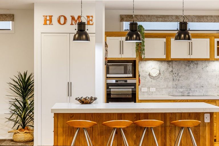 Photo of property in 46 St Michaels Avenue, Point Chevalier, Auckland, 1022