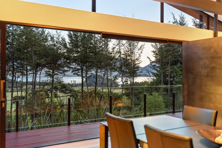 Photo of property in 18 Falcon Heights, Mount Creighton, Queenstown, 9371