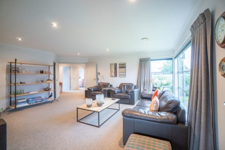 Photo of property in 81 Pacific Drive, Fitzherbert, Palmerston North, 4410