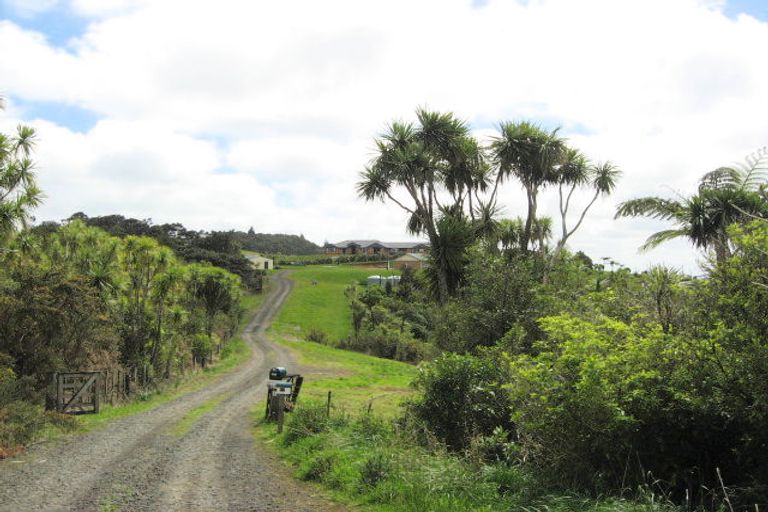 Photo of property in 13 Unity Road, Waitakere, Henderson, 0781