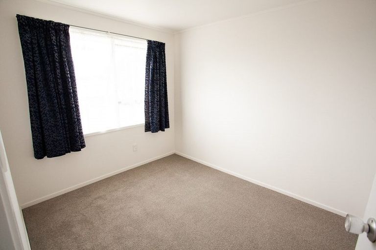 Photo of property in 59 Kemp Road, Massey, Auckland, 0614