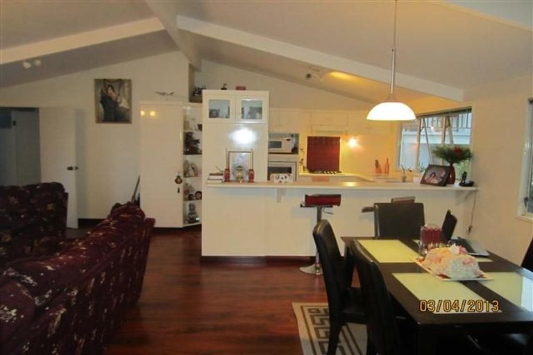 Photo of property in 80m Tirimoana Road, Te Atatu South, Auckland, 0602