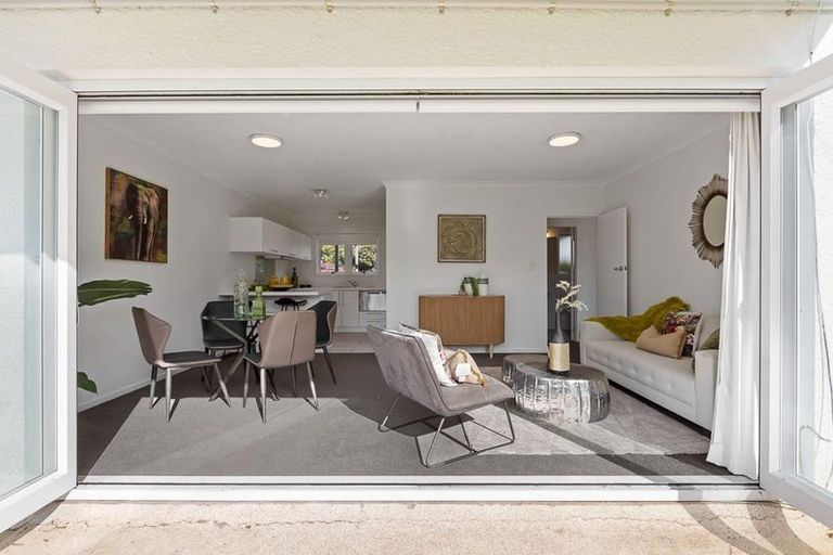 Photo of property in 2/133 Shakespeare Road, Milford, Auckland, 0620