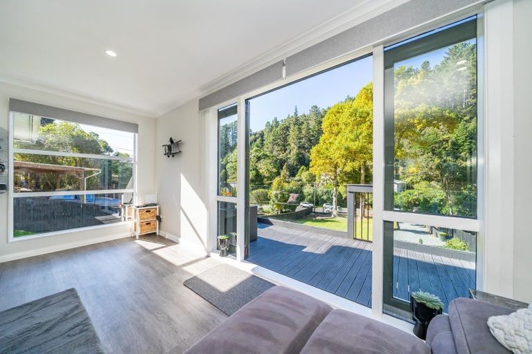 Photo of property in 114 Pinehaven Road, Pinehaven, Upper Hutt, 5019