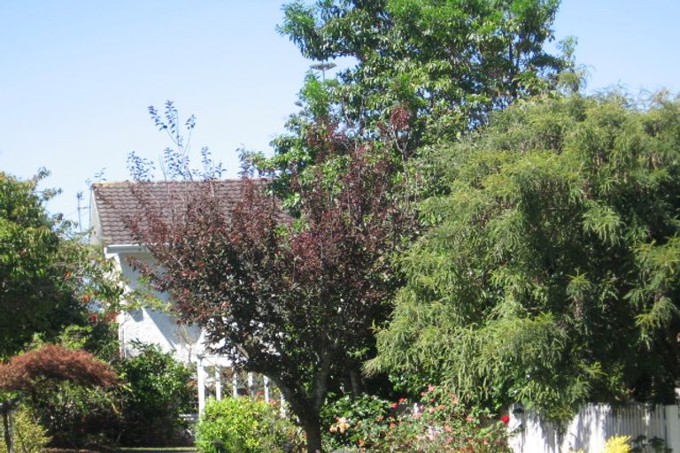 Photo of property in 1/5 Folkestone Street, Murrays Bay, Auckland, 0630