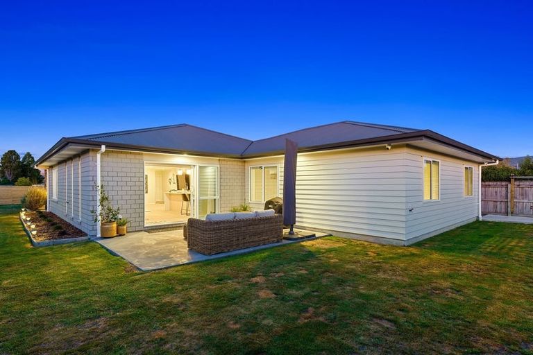 Photo of property in 12 Gardner Place, Otaki, 5512