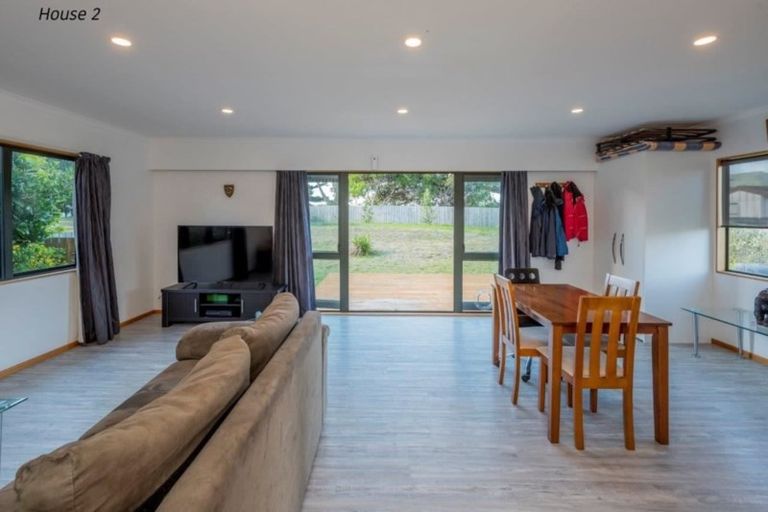 Photo of property in 17 Heperi Street, Waikanae Beach, Waikanae, 5036
