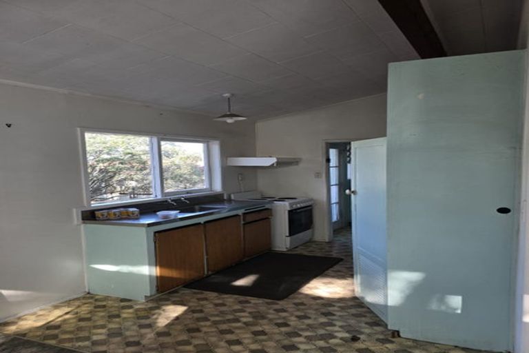 Photo of property in 4 Longbill Place, Glendene, Auckland, 0602