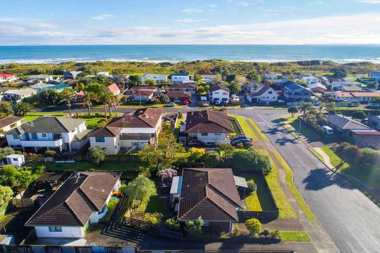 Photo of property in 2 Opal Drive, Papamoa Beach, Papamoa, 3118