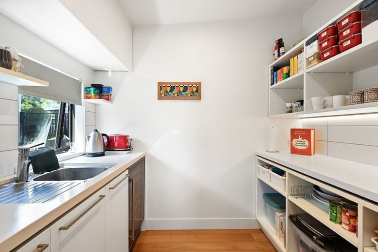 Photo of property in 142 Lake Crescent, Hamilton Lake, Hamilton, 3204