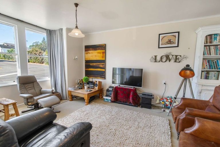 Photo of property in 28 Carrington Street, New Plymouth, 4310