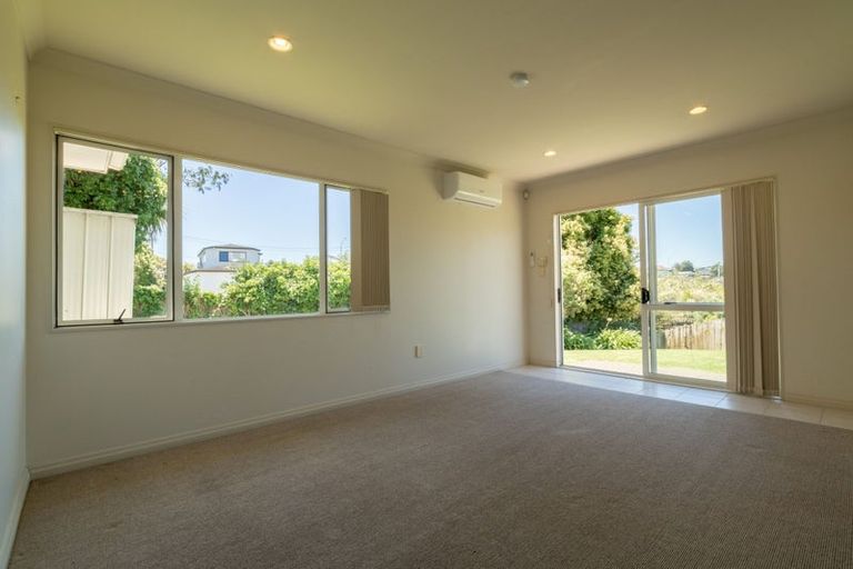 Photo of property in 16 Andara Close, Pinehill, Auckland, 0632