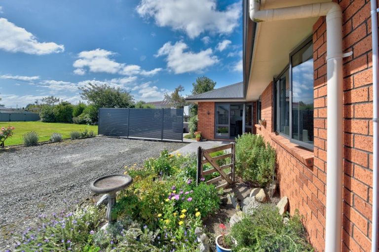 Photo of property in 66 Hunter Street, Edendale, 9825