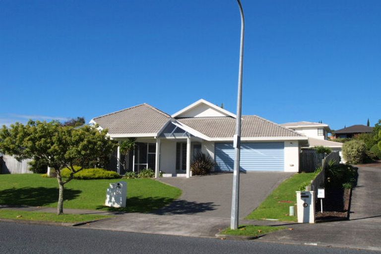 Photo of property in 6 Tarnica Road, Northpark, Auckland, 2013